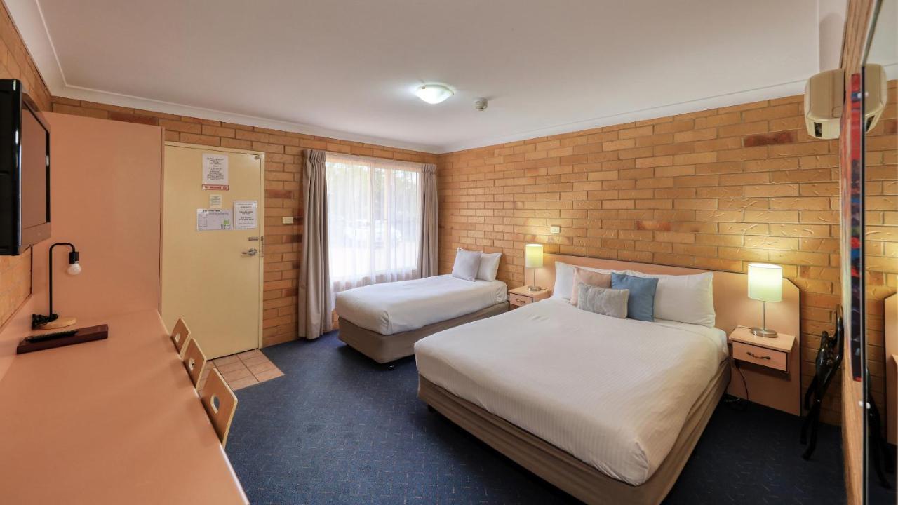 North Parkes Motel מראה חיצוני תמונה