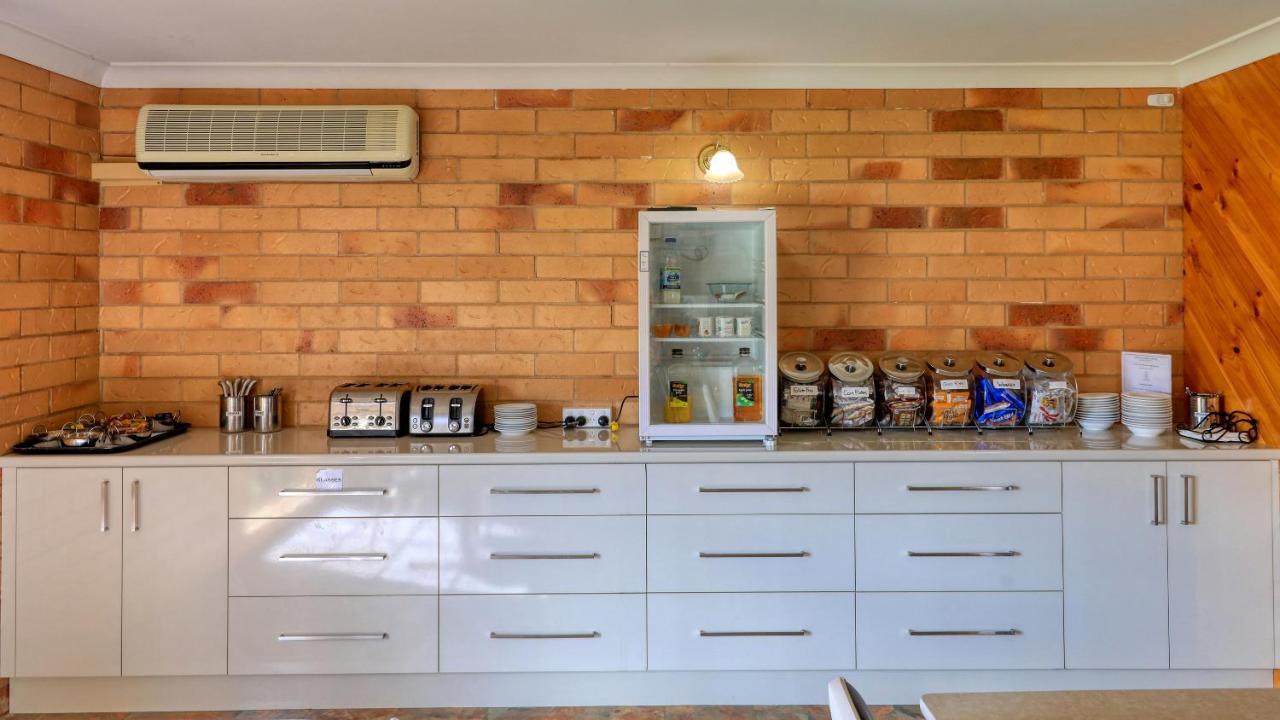 North Parkes Motel מראה חיצוני תמונה