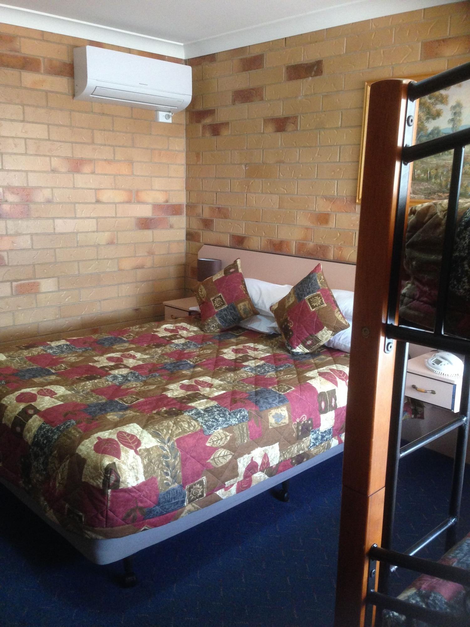 North Parkes Motel מראה חיצוני תמונה