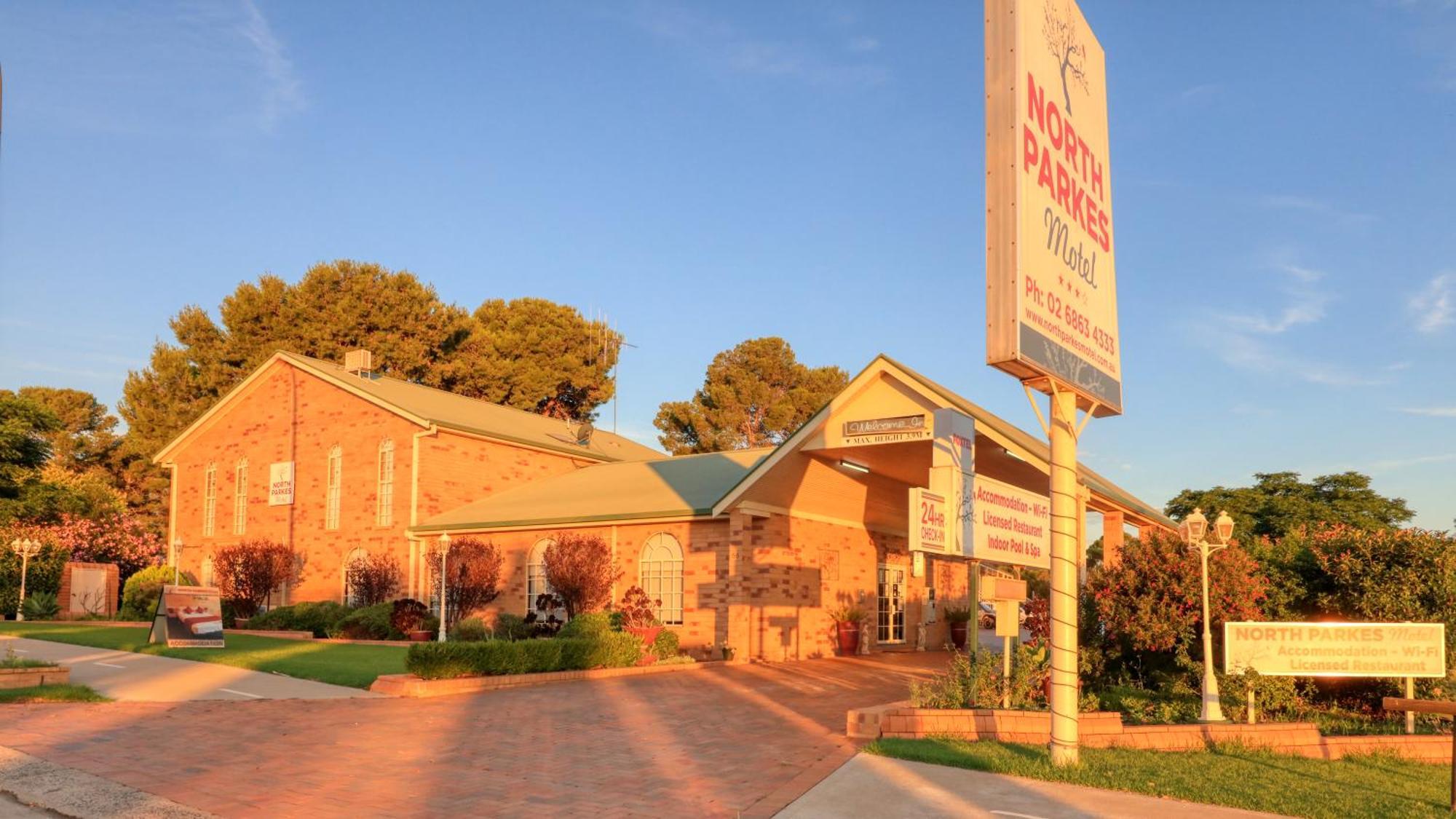 North Parkes Motel מראה חיצוני תמונה